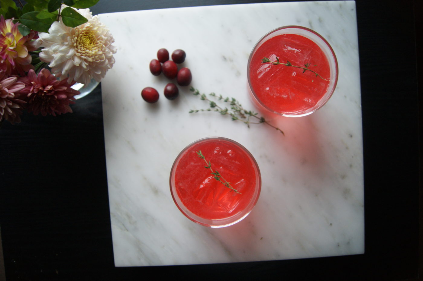 cranberry-thyme-gin-tonic