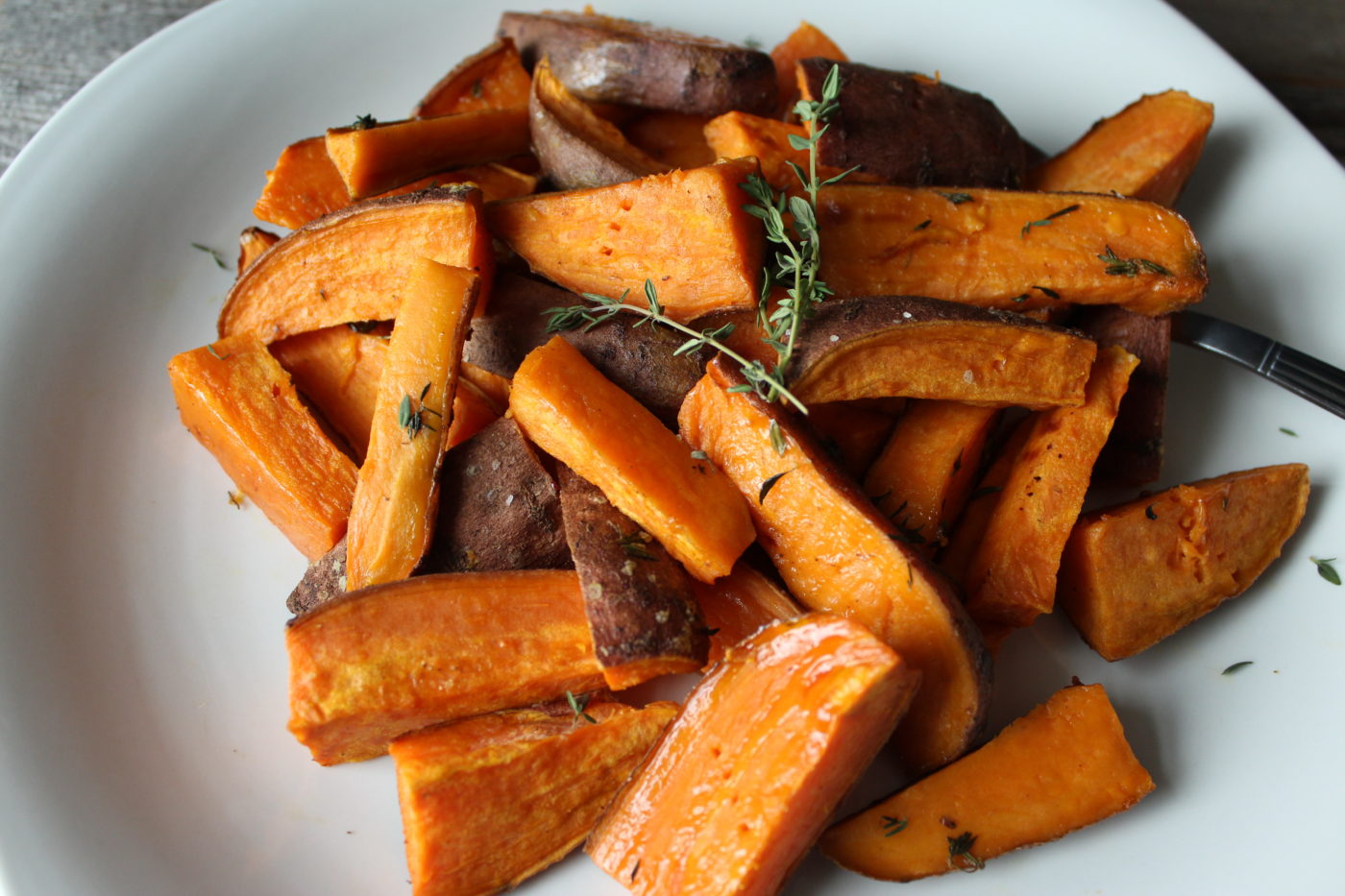 Simple herb roasted sweet potatoes | Eat.Drink.Frolic.