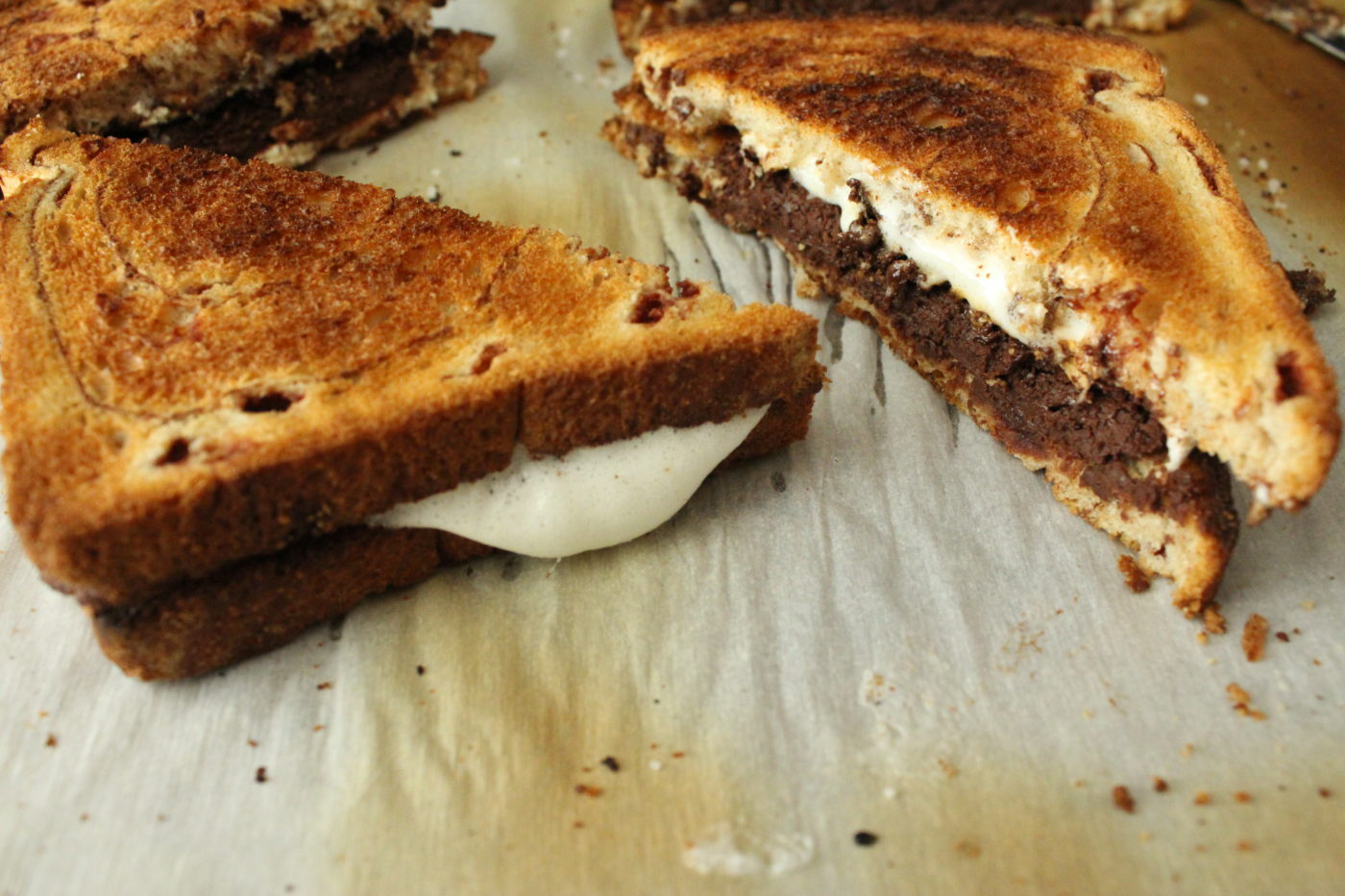 Burnt cinnamon toast s'mores | Eat.Drink.Frolic.