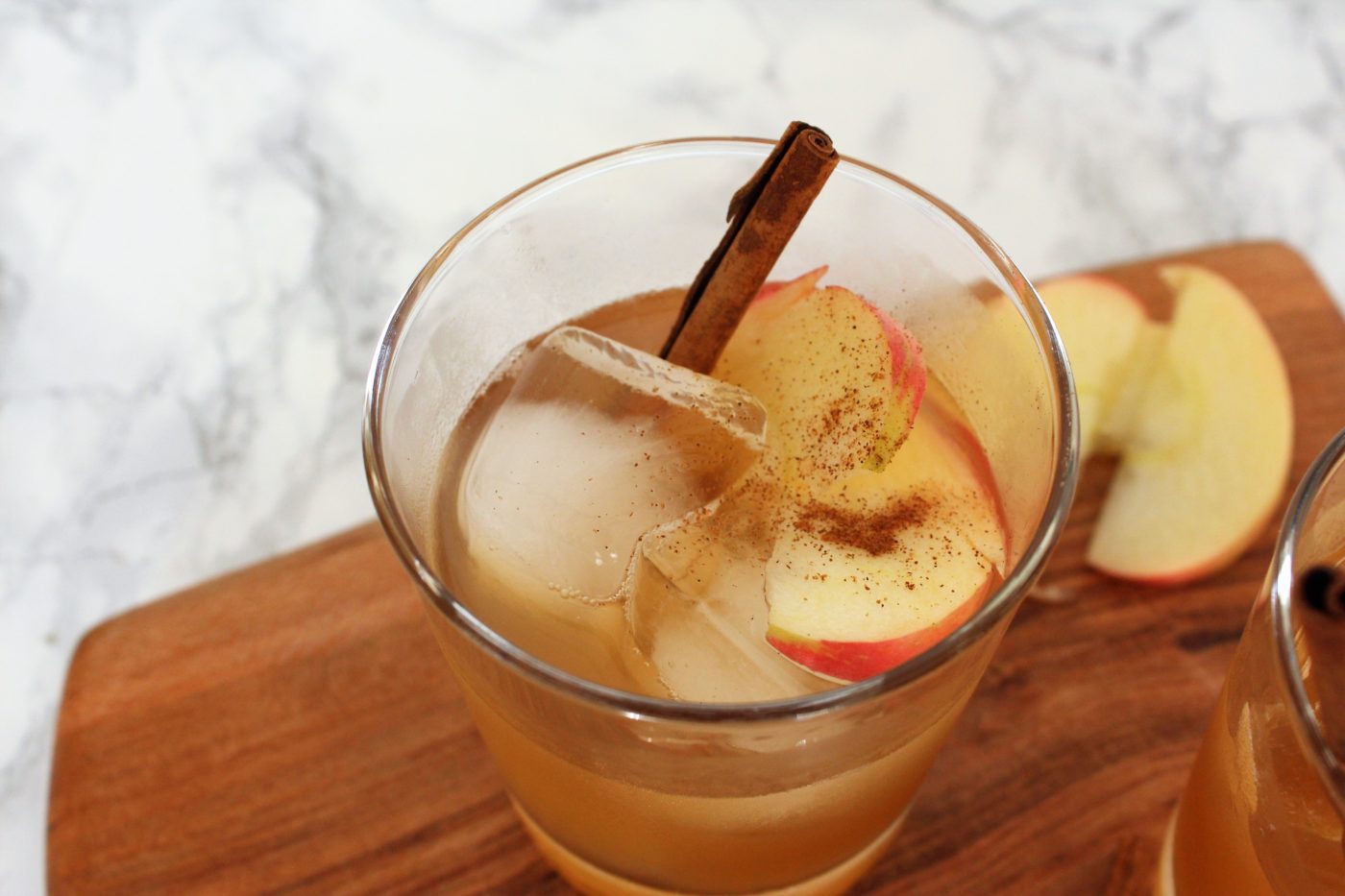 Honeycrisp apple old fashioned | via Eat.Drink.Frolic.