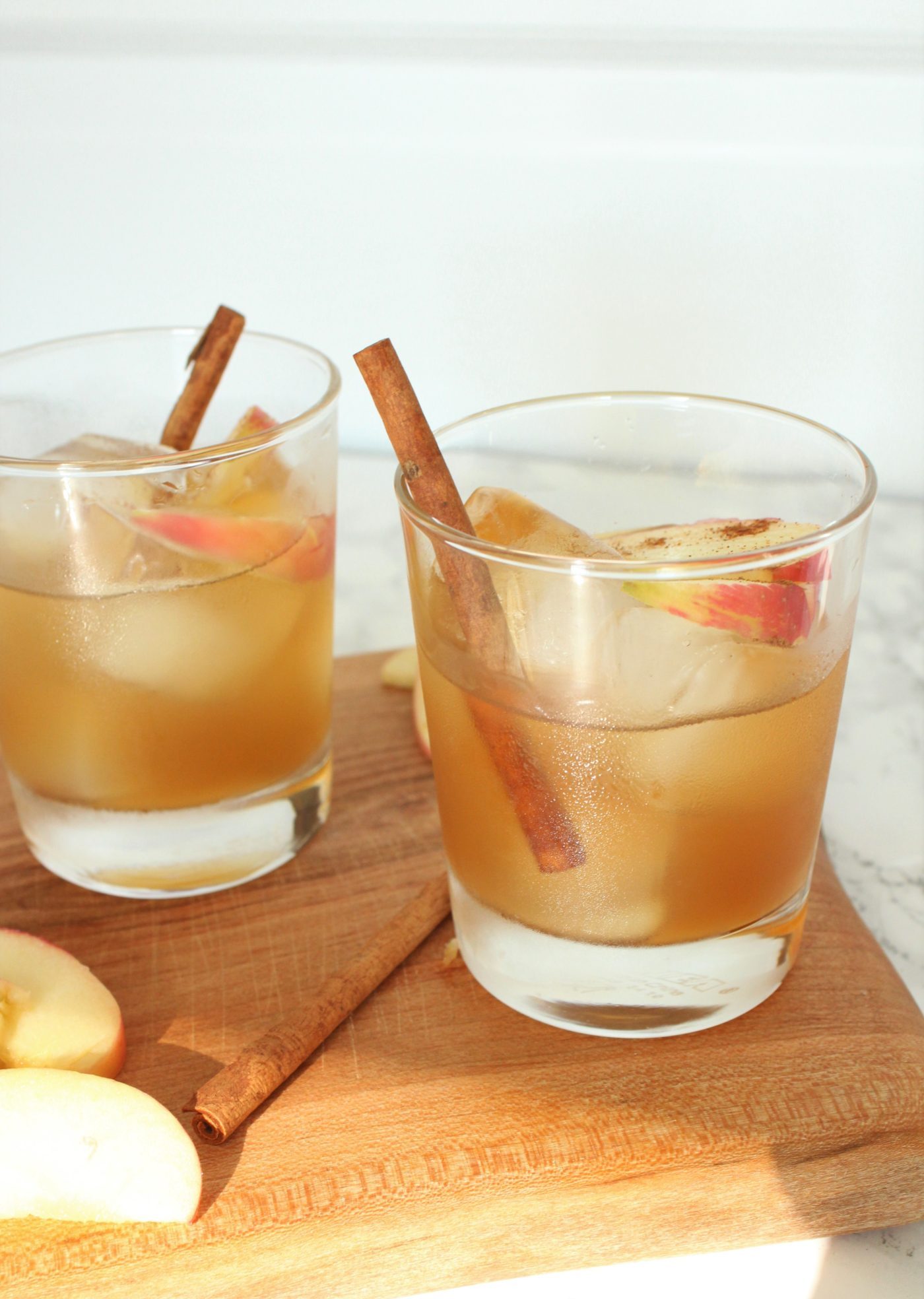 Honeycrisp apple old fashioned | via Eat.Drink.Frolic.