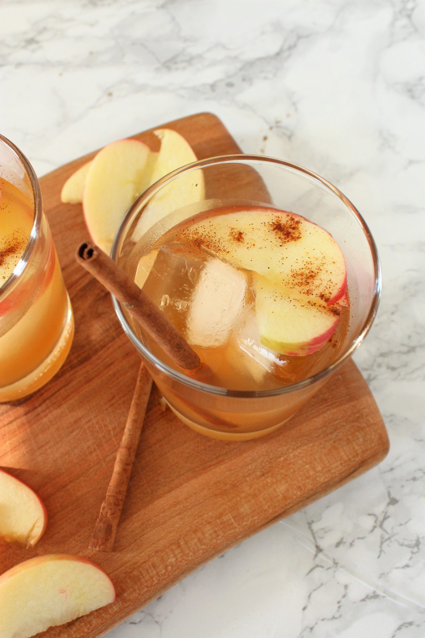 Honeycrisp apple old fashioned | via Eat.Drink.Frolic.